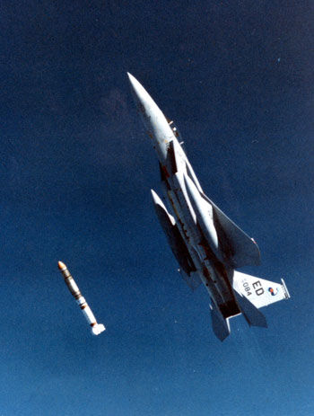 ����(gu��)�ķ��l(w��i)�Ǽ��g(sh��)�l(f��)չ���h(yu��n)���D��F-15�l(f��)��ASM-135���l(w��i)�ǌ�(d��o)����