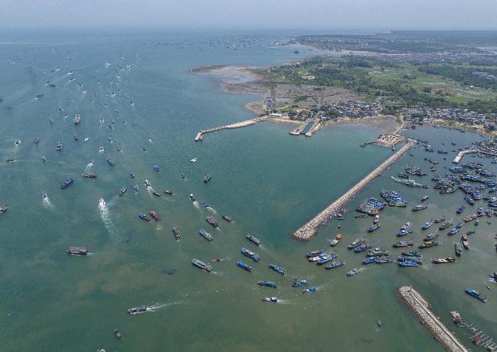 海南萬艘漁船出港“耕?！?>
     <p>海南萬艘漁船出港“耕海”</p>
</a><a href=