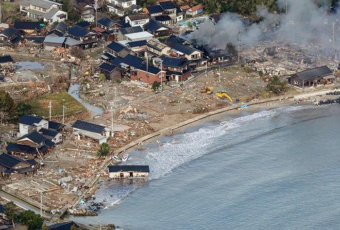 航拍日本地震核心災區(qū) 有房屋卷入海中