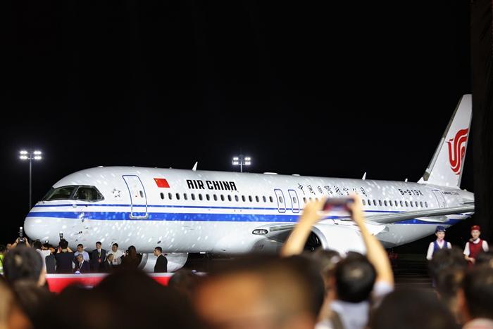 國(guó)航、南航接收首架C919飛機(jī)