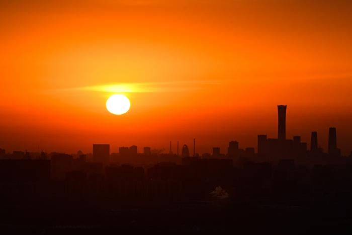 新年日出來啦！迎接2025年的第一縷陽光