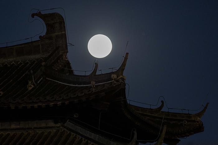 2026年度最小滿月“藍(lán)月亮”現(xiàn)身夜空