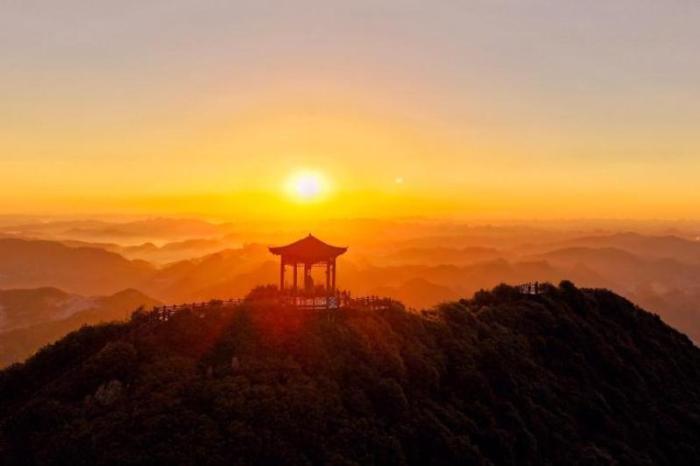 貴州梅花山：日出日落醉游人