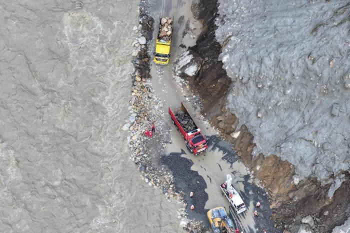 西藏吉隆口岸核心區(qū)陸路救援通道已基本搶通