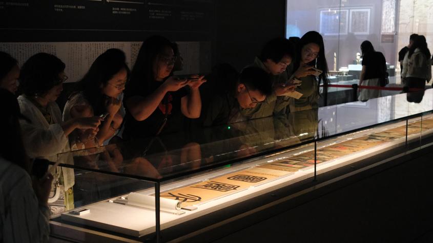 《韓熙載夜宴圖》杭州展出 增設(shè)深夜專場(chǎng)人氣足