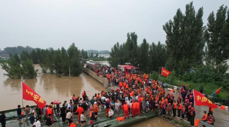 “逆行”重器中流擊水，創(chuàng)造救援速度奇跡<p>以精銳之“能”，護(hù)百姓之“安”，每一次極速救援，都是一場全力以赴，是承諾更是本色。<p>