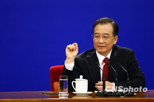兩會(huì)觀察:8年8次記者會(huì)溫家寶“動(dòng)情”說(shuō)臺(tái)灣