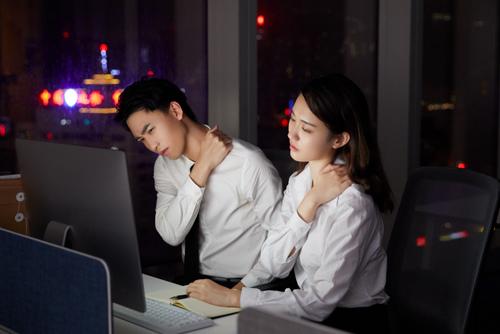 久坐傷身！中醫(yī)教你三組動作緩解肩頸疲勞