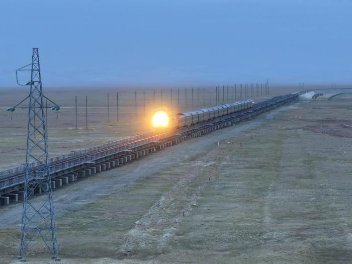 世界最長高原凍土鐵路特大橋穩(wěn)定運行20年